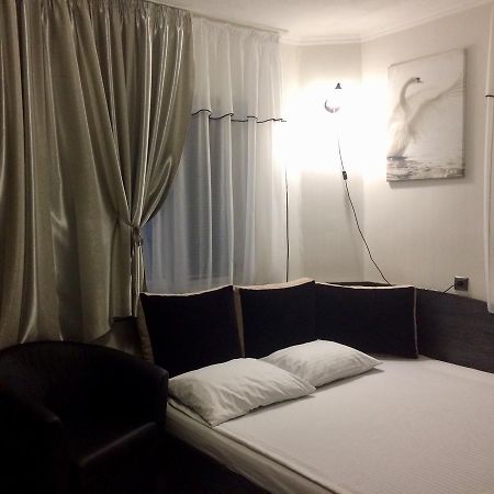 Maiami Hotel นิโกโปล ภายนอก รูปภาพ