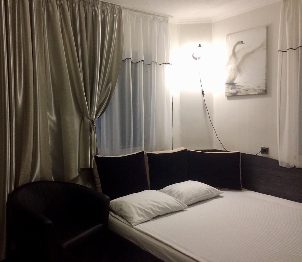 Maiami Hotel นิโกโปล ภายนอก รูปภาพ
