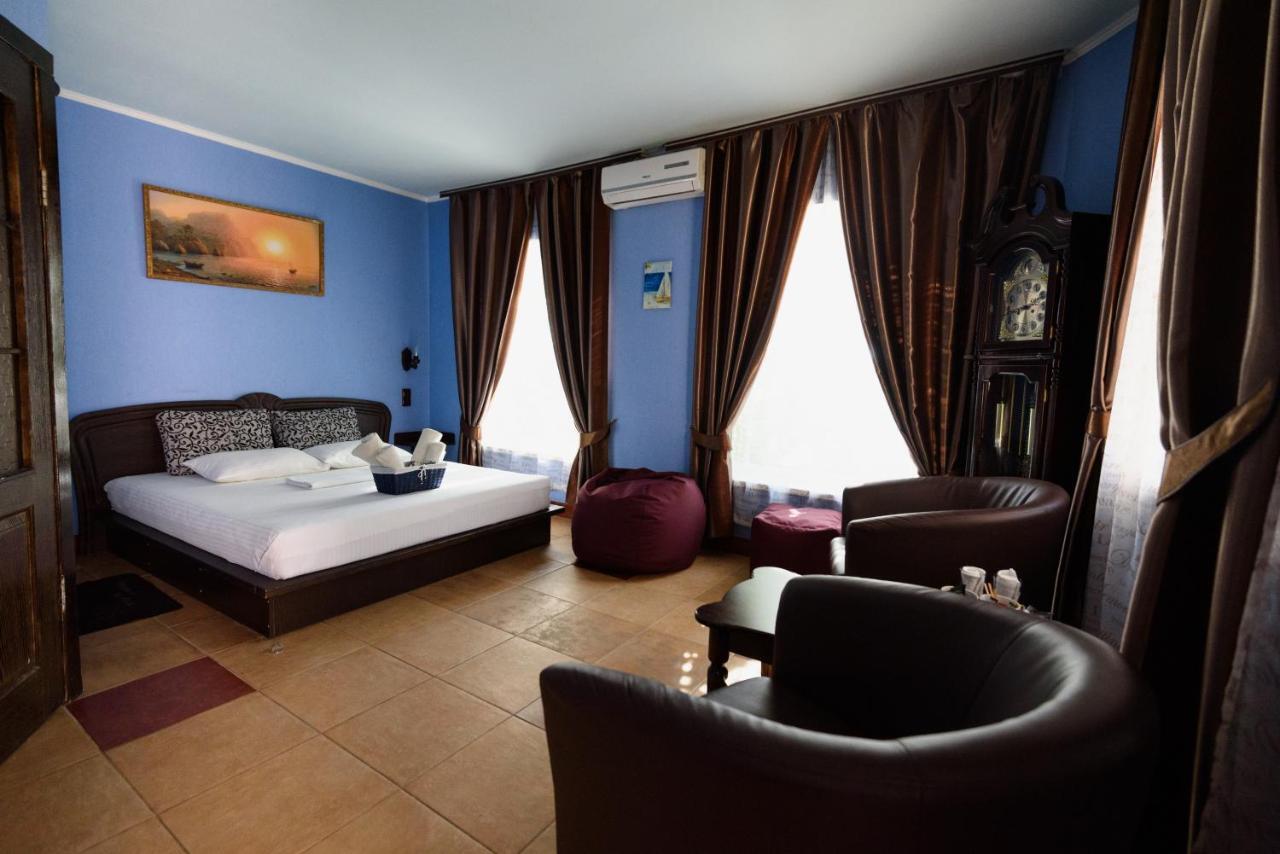 Maiami Hotel นิโกโปล ภายนอก รูปภาพ